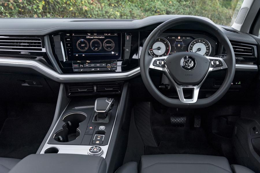 Торпедо Volkswagen Touareg V6 TDI 2018 года  (UK) (фото 21 из 33)